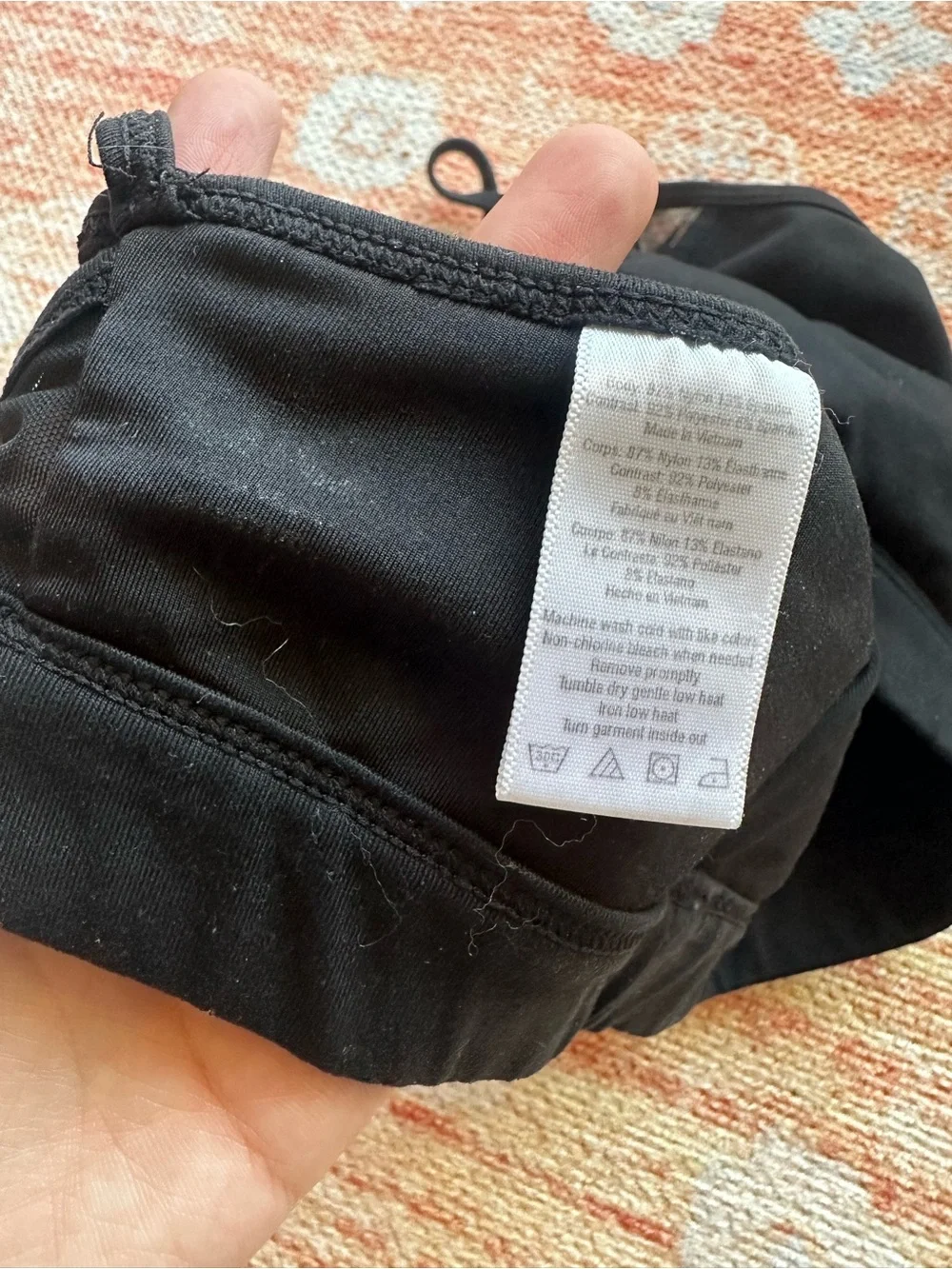 Alo yoga black sports bra mesh detail on back size large